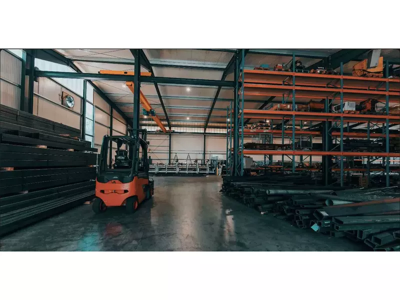 Halle Rohrlaserteile.webp